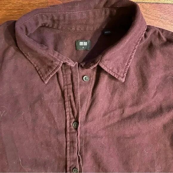 Uniqlo women’s red button down top size small - Picture 3 of 4